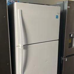 Whirlpool 18 Cu Ft Top Freezer Refrigerator Apartment Size