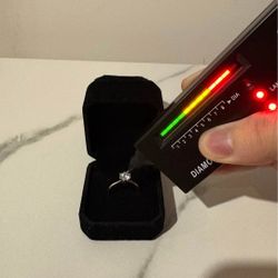 VVS1 Moissanite Engagement Ring 