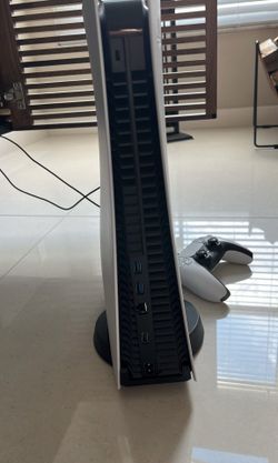 PS 5 Disc Edition - 825 GB With 2 Controllers