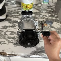 New The AC compressor compatible with 2006-2006 Peterbilt 379,