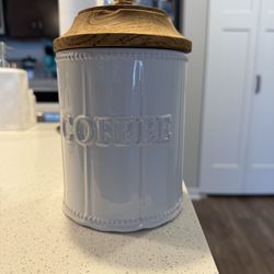 Coffee container with lid