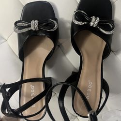 Black Heel With Rhinestone Bow Size 10