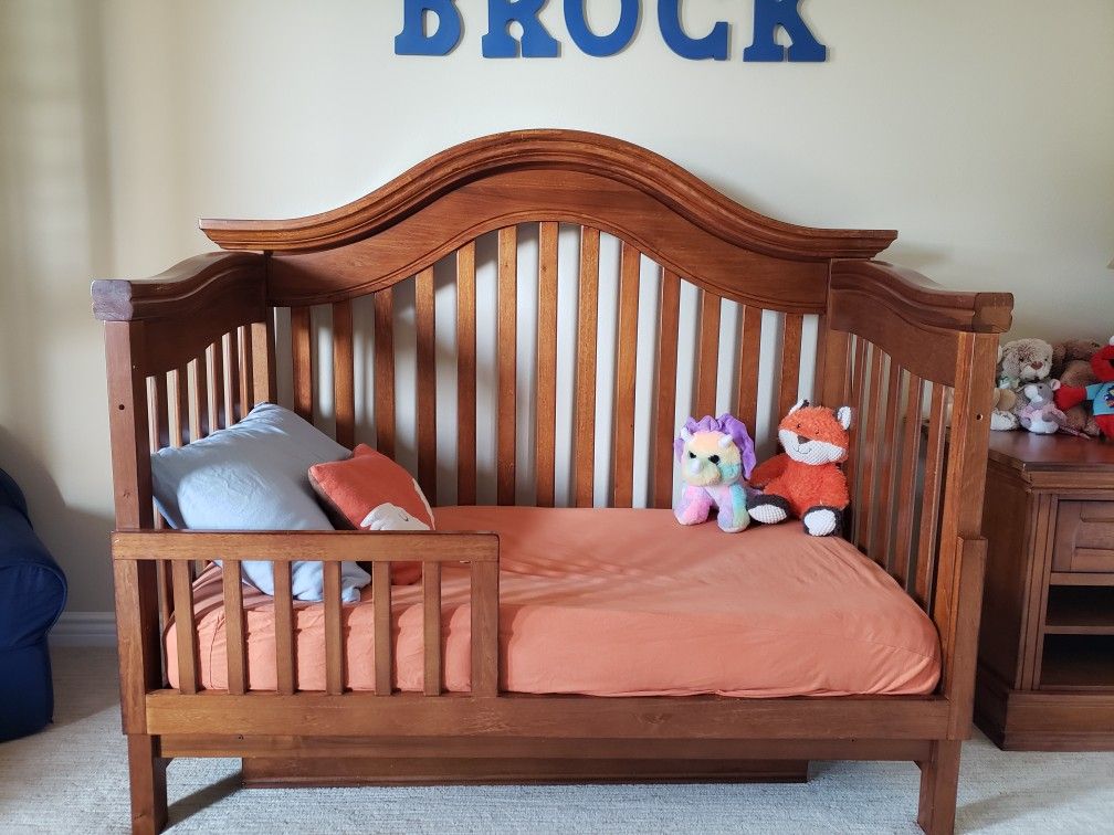Appleseed Davenport Convertible 4 in 1 Crib Bed Dresser Nightstand Nursery furniture Decor
