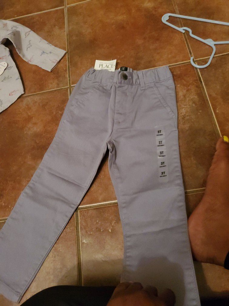  This Pair Of Pants  Is Gray   And Skinny Legged