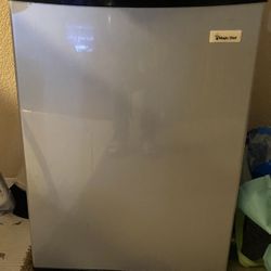 Magic Chef Refrigerator 