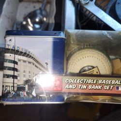 New YorkYankees Ball & Tin