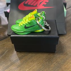 Kobe Grinch Keychains W/gift Bag 