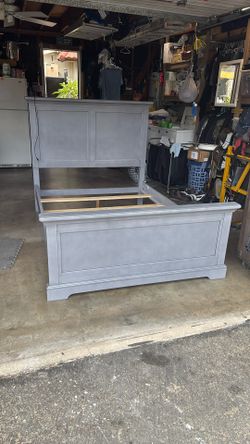 Tamarack Panel Full Bed in Gray