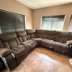 Reclining sectional