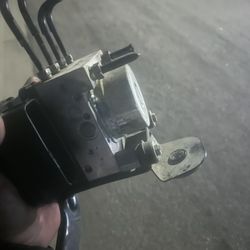 2018 toyota corolla hatchback iM abs module and bracket