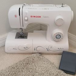 Singer Sewing Machine 