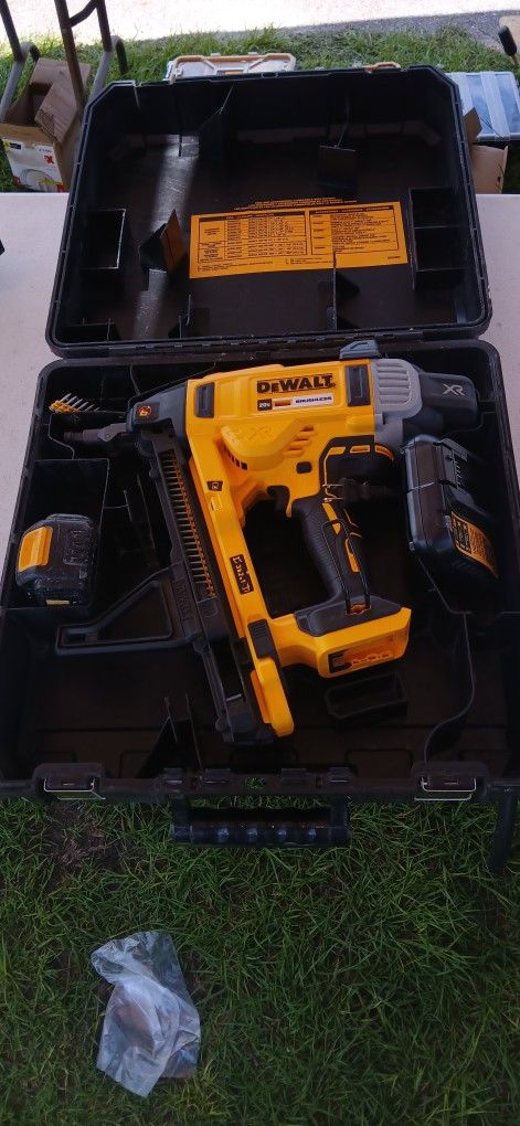 Dewalt 20 Volt Concrete Nailer 