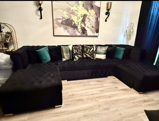 Elegant Furniture Set – Excellent Condition