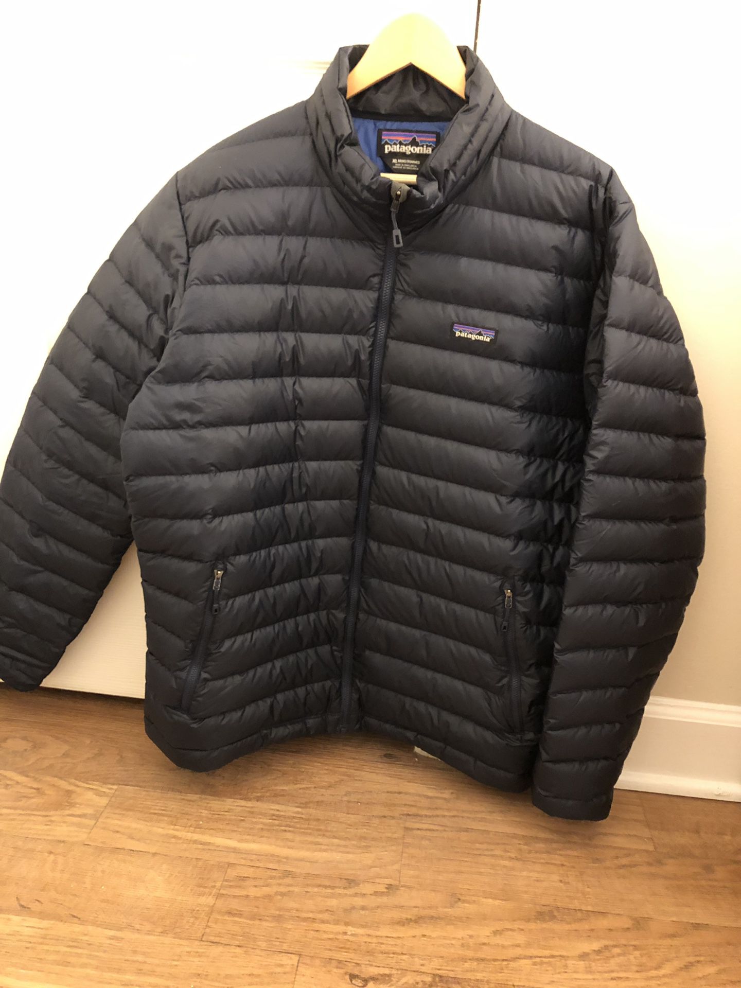 Need gone today!!! Patagonia puffer xl!! Like new