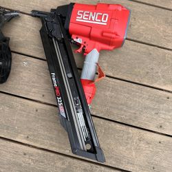 SENCO FramePro 325XP 3/ Clipped Head Paper Taped Framing Nailer