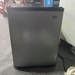 Sanyo Mini Fridge 