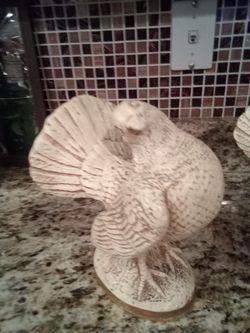 Lifelike Bird Statue