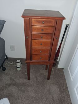 Stand up jewelry box