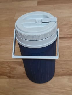 Igloo 1 Gallon Storage Jug.