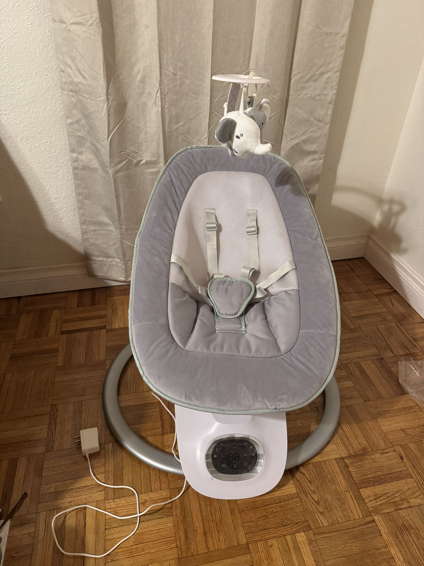 MomCozy Baby Swing