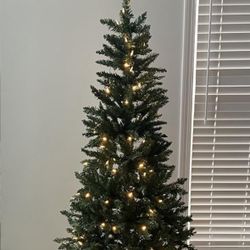 Hykolity 6 ft Prelit Christmas Tree, Artificial Christmas Tree with 250 Warm White Lights, 1032 Tips, Metal Stand and Hinged Branches