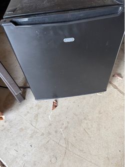 Sunbeam mini fridge