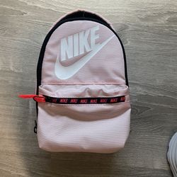 Pink Nike Lunchbox 