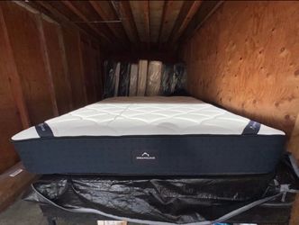 Dreamcloud Classic Hybrid King Mattress