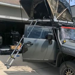 Voyager 2 Person Soft Shell Roof Top Tent – Raptor Series