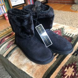 Brand New Charles Albert Size 8/9 Black 