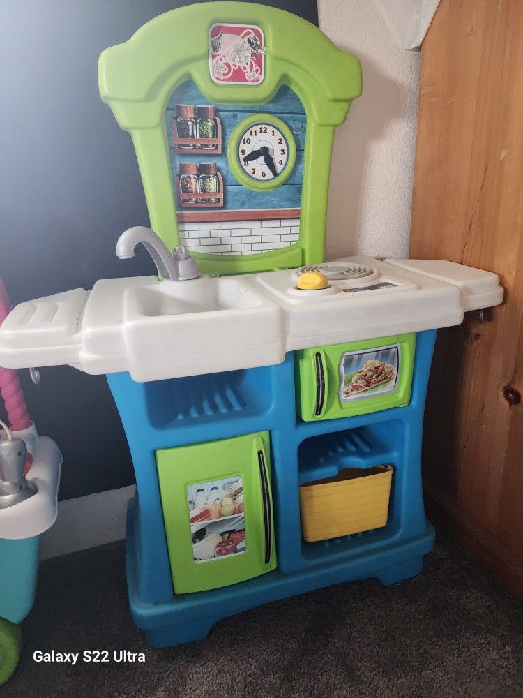 Step 2 Small Kitchen for Sale in San Bernardino, CA OfferUp