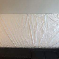 MATTRESS WITH MATTRESS COVER (NEW/TWIN/WHITE/BED) 🛏