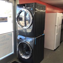 New Scratch And Dent Electrolux Front Load Washer And Dryer Set. 1 Year Warranty 