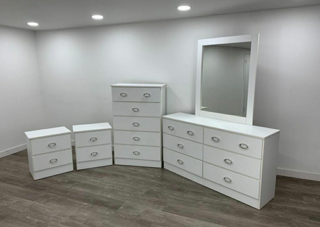Dresser With Mirror Chest And Two Nightstand // Cómoda Con Espejo Gavetero Y Dos Mesitas De Noche 