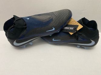 Nike Dynamic Fit Phantom 6 Elite model soccer boots