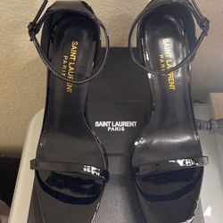 Yves Saint Laurent Women's Size 9 US (39EU) Black Patent Leather