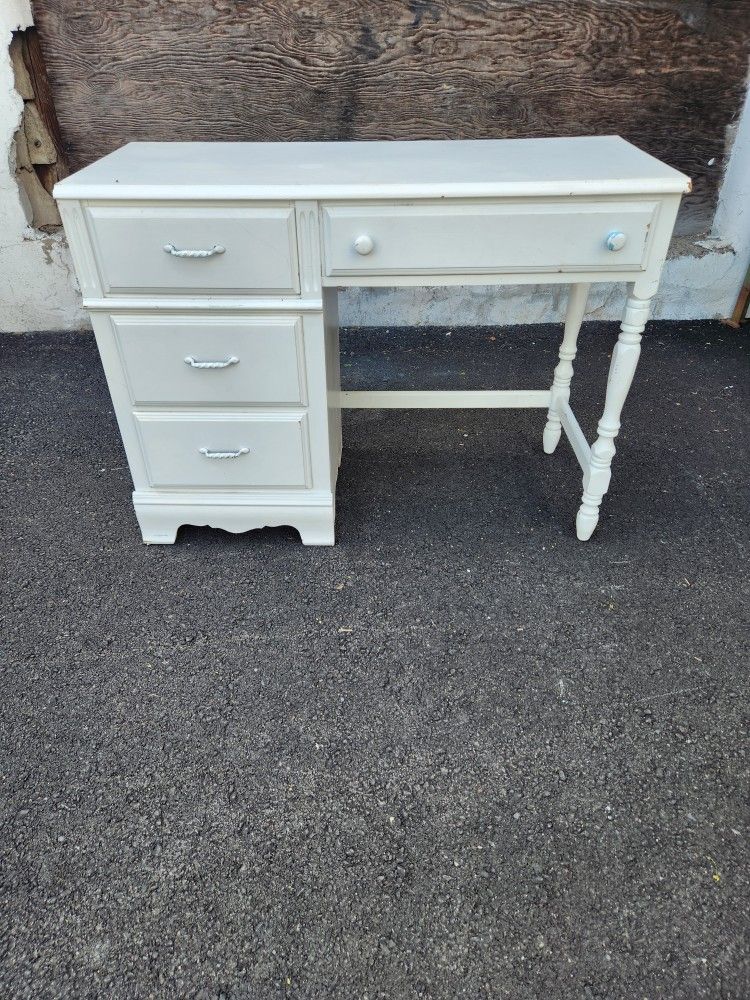 Adorable Children's Desk