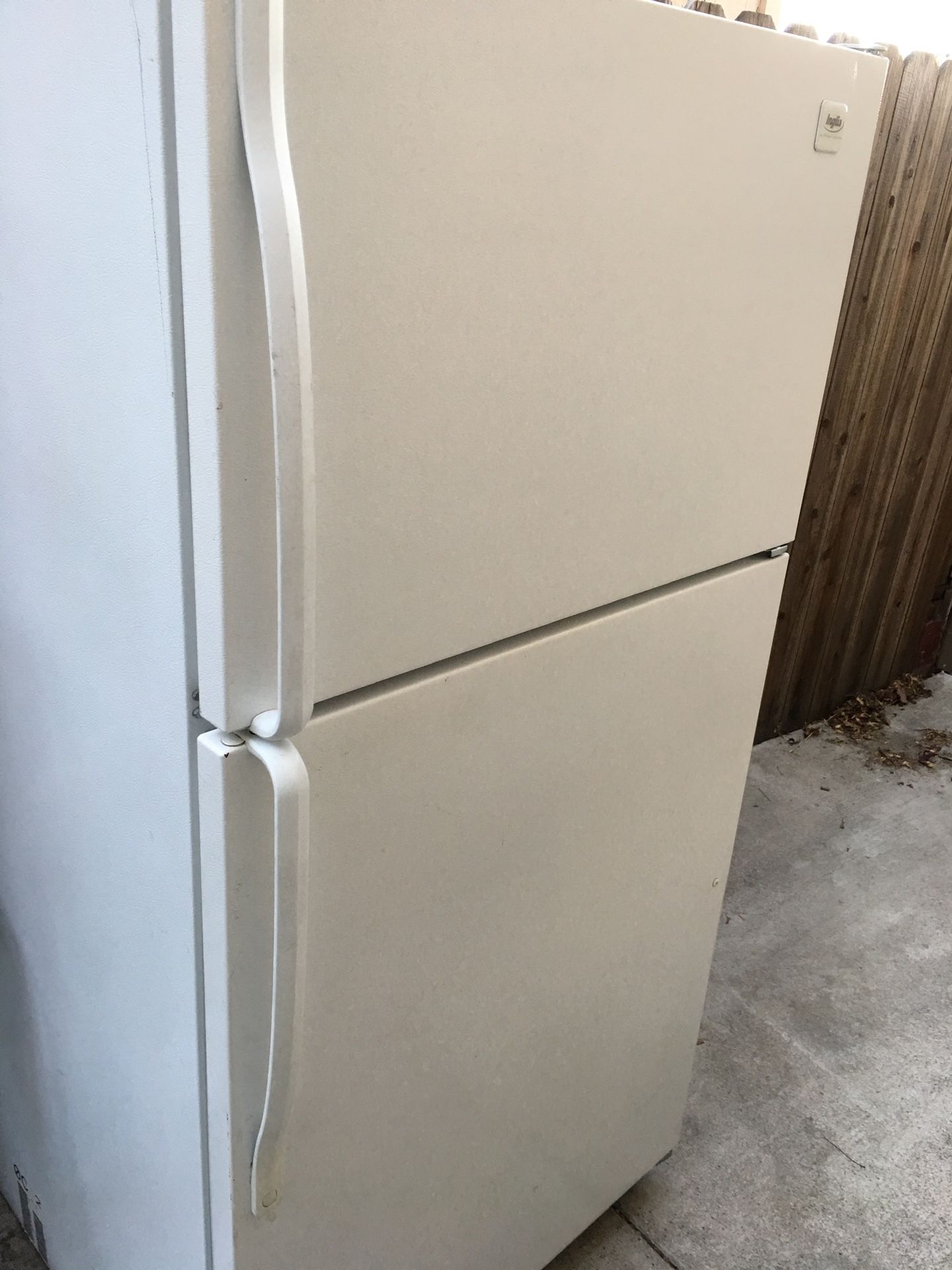 Whirlpool fridge refrigerator with freezer