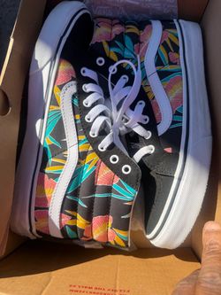 Men’s size 8 / Women’s size 9.5.