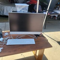 HP COMPUTER WITH CAMERA TOUCH SCREEN 