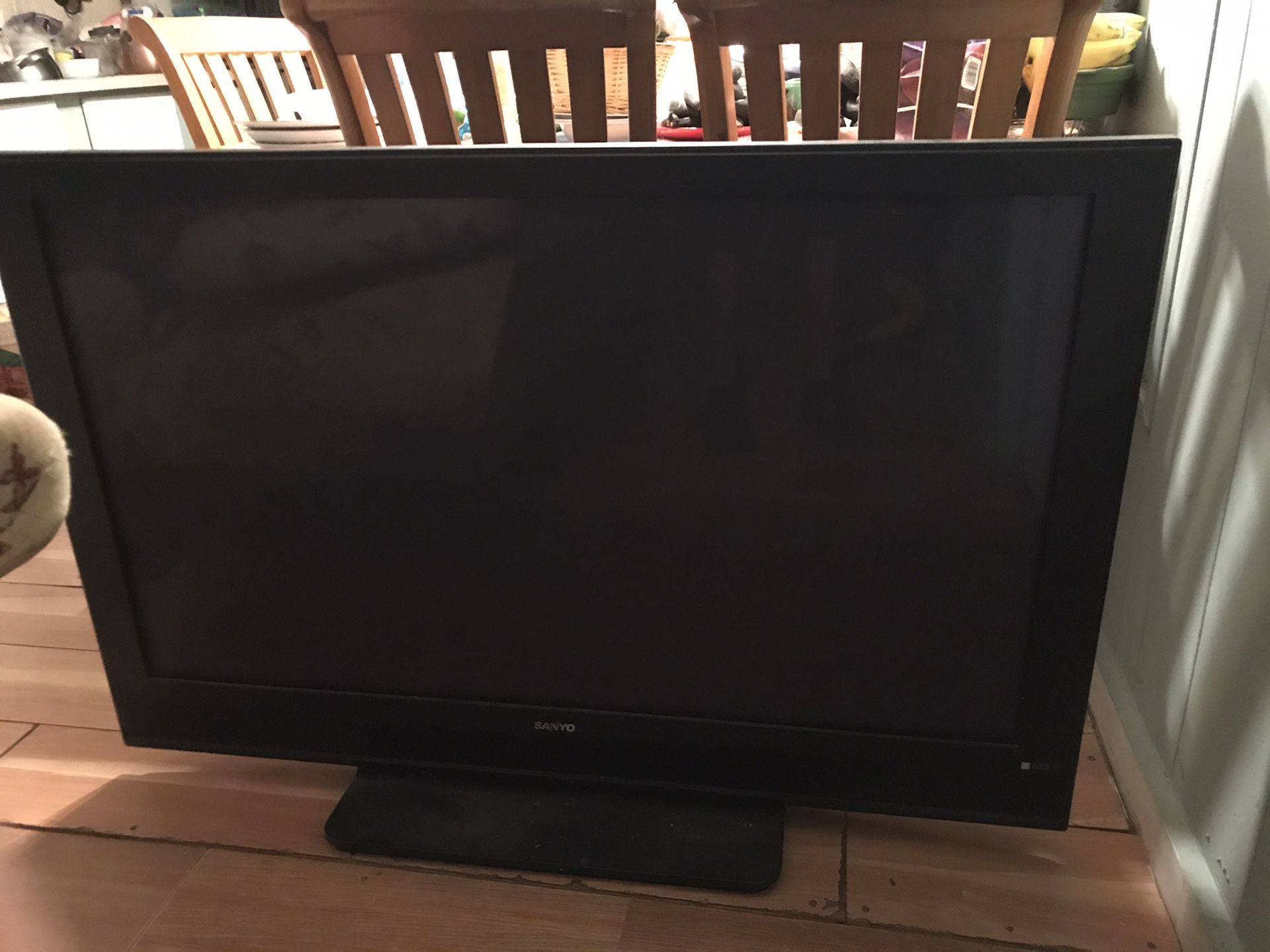 SANYO TV FLAT SCREEN (look at the discription)NOT REALLY A DOLLAR JUST LMK YOUR OFFER