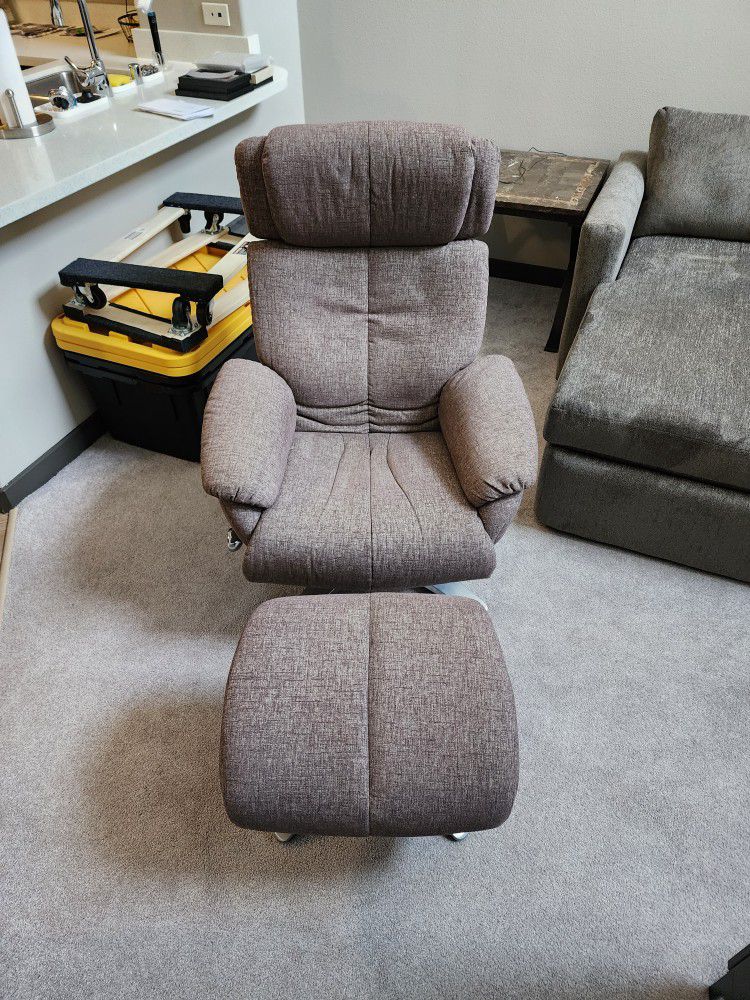 Recliner With Footrest 