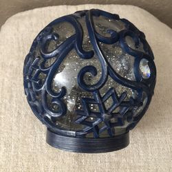 Christmas Snow Globe with music