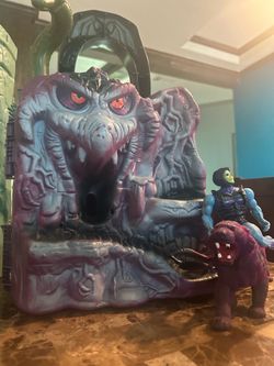 1980s He-Man Masters of the Universe Collection – Castle Grayskull, Battle Cat & Figures