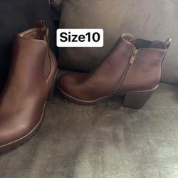 New Women’s Boots Size 10