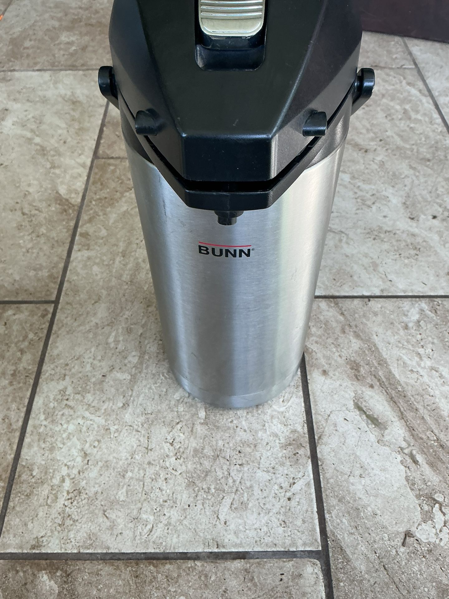 BUNN 2.5 Liter Lever Action Portable Airpot - Stainless Steel
