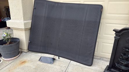 Truck bed cover trifold