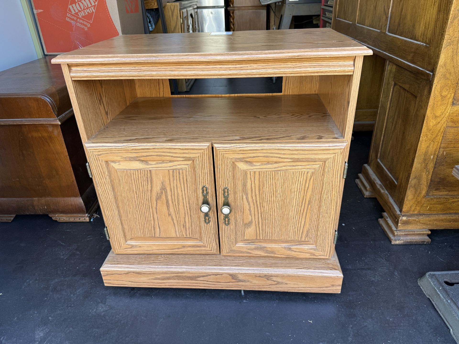 Compact Oak TV Stand / Media Cabinet – 29″ Wide
