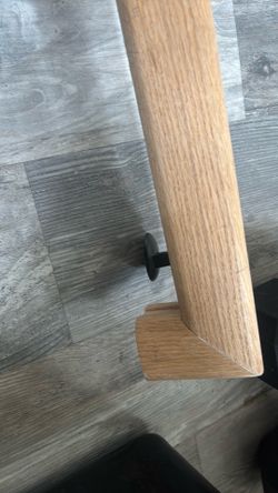 Arm rail for stairwell