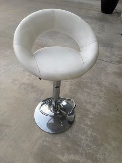 Stool with adjustable height